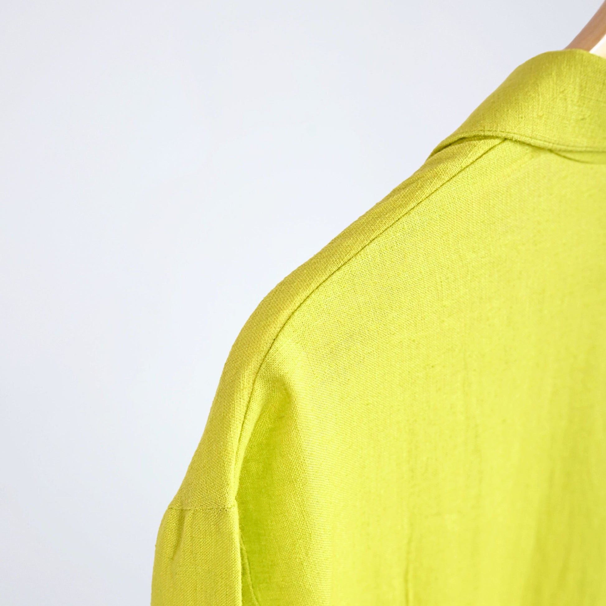 Relaxed below-knee linen dress with collar and ¾ sleeves. Breathable comfort, easy movement, and effortless everyday wear