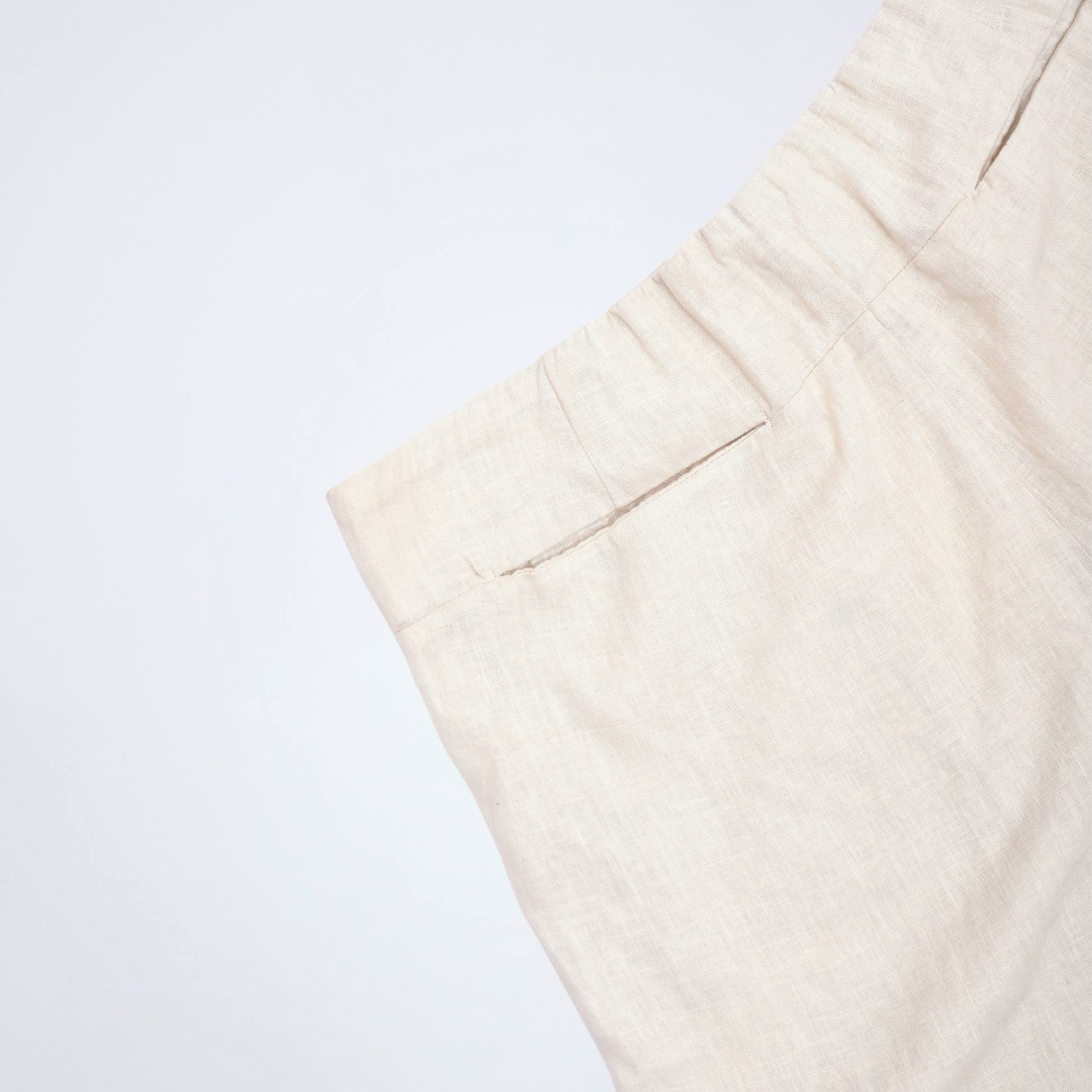 Pearl white linen shorts with crisp structure and side-zip. Breathable, mid-rise, and versatile, it adapts to your day