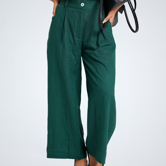 Emerald green linen pants with stretch waist. Breathable fabric, relaxed fit, and easy movement for casual or dressed-up days